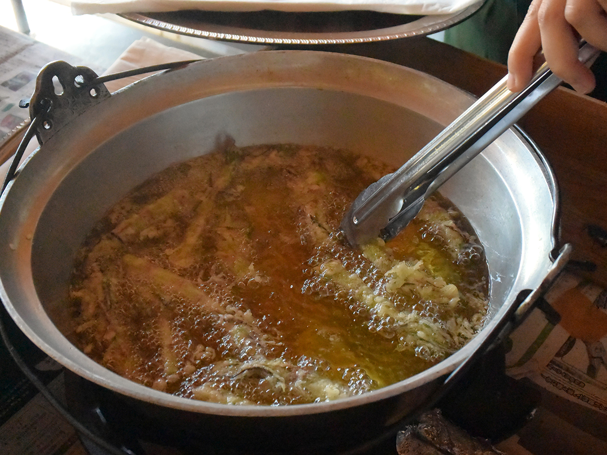 春の山菜を天ぷらや草もちにして食べよう！